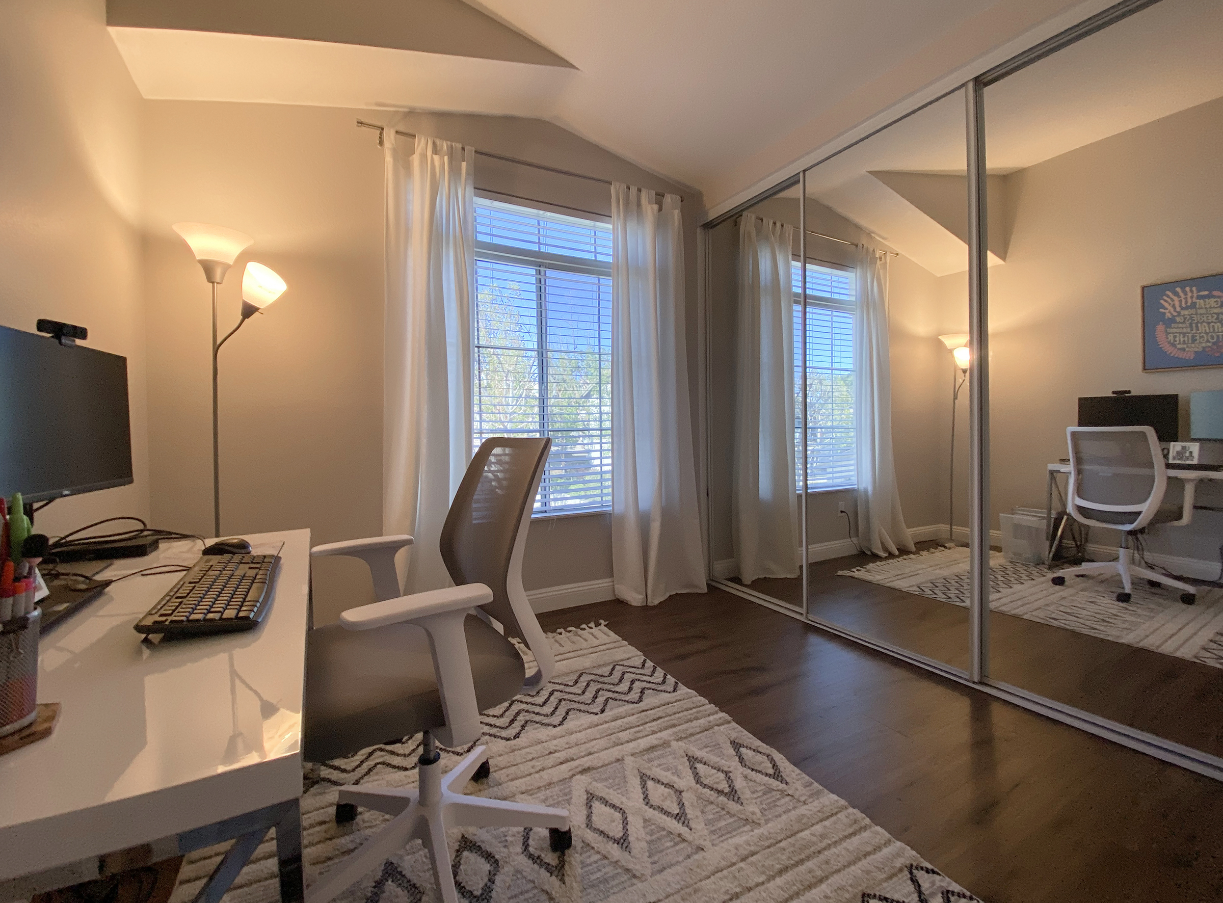 Chaumont Condo Cozy Office